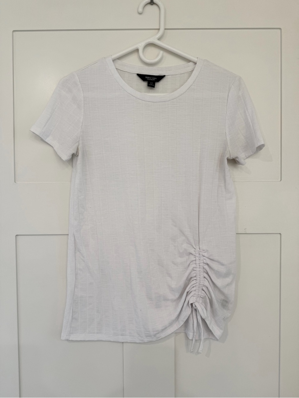 🌻3/$25 Vera Wang White Ruched Side Tee